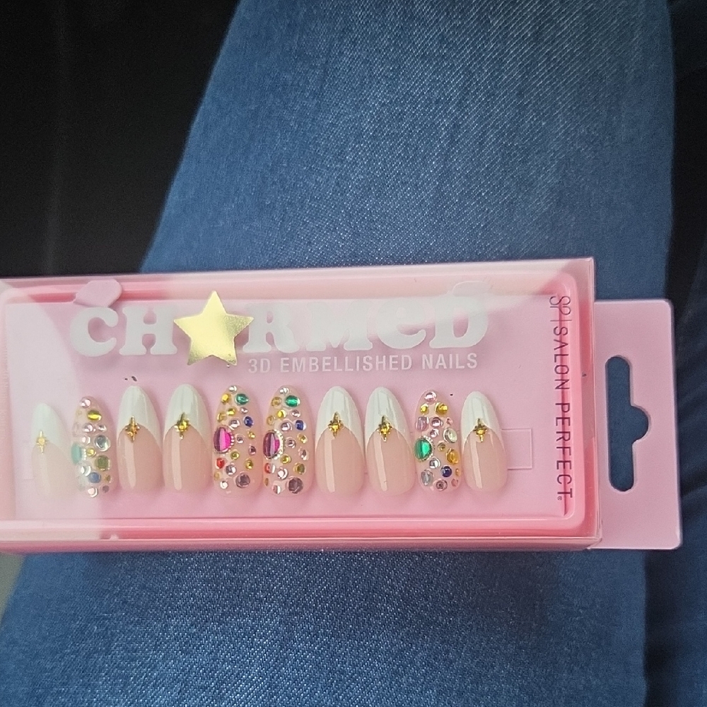 3D Embellished Rhinestone Press-On Nails - Nude & White